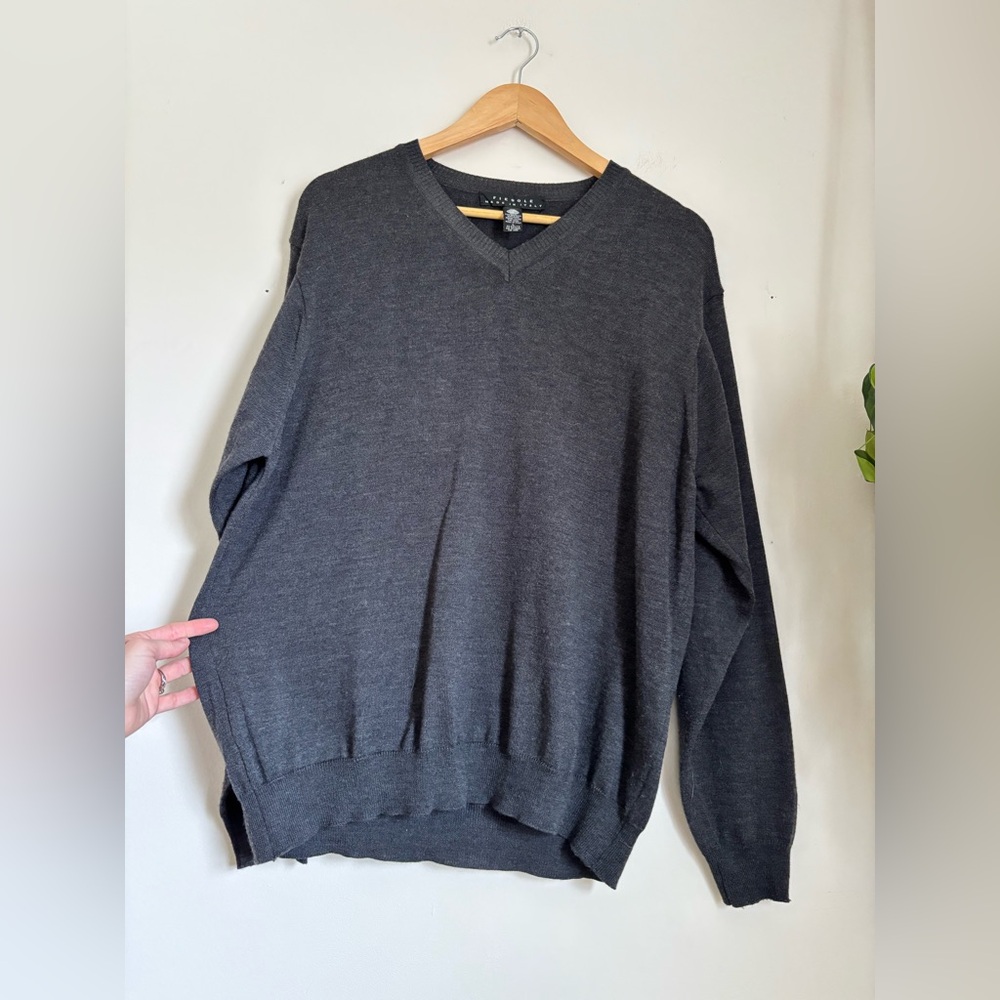 Fiesole Merino Wool Vneck Pullover In Charcoal - Picture 4 of 5